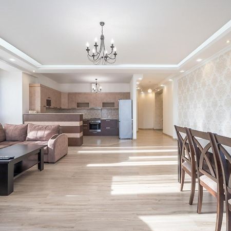 2 Bedrooms 2 Bathrooms Large And Lux Apartment Best Location Erivan Exterior foto