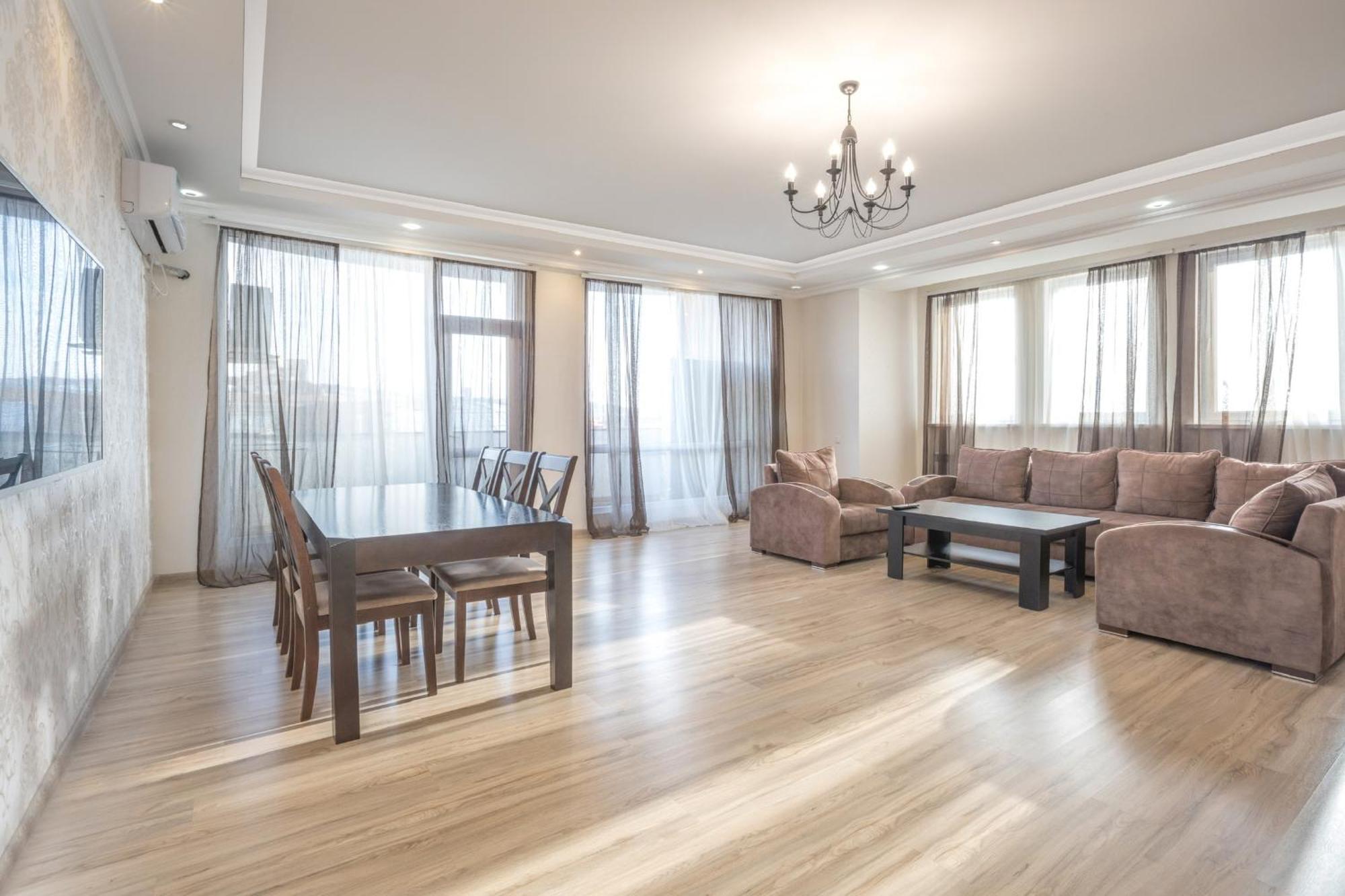 2 Bedrooms 2 Bathrooms Large And Lux Apartment Best Location Erivan Exterior foto