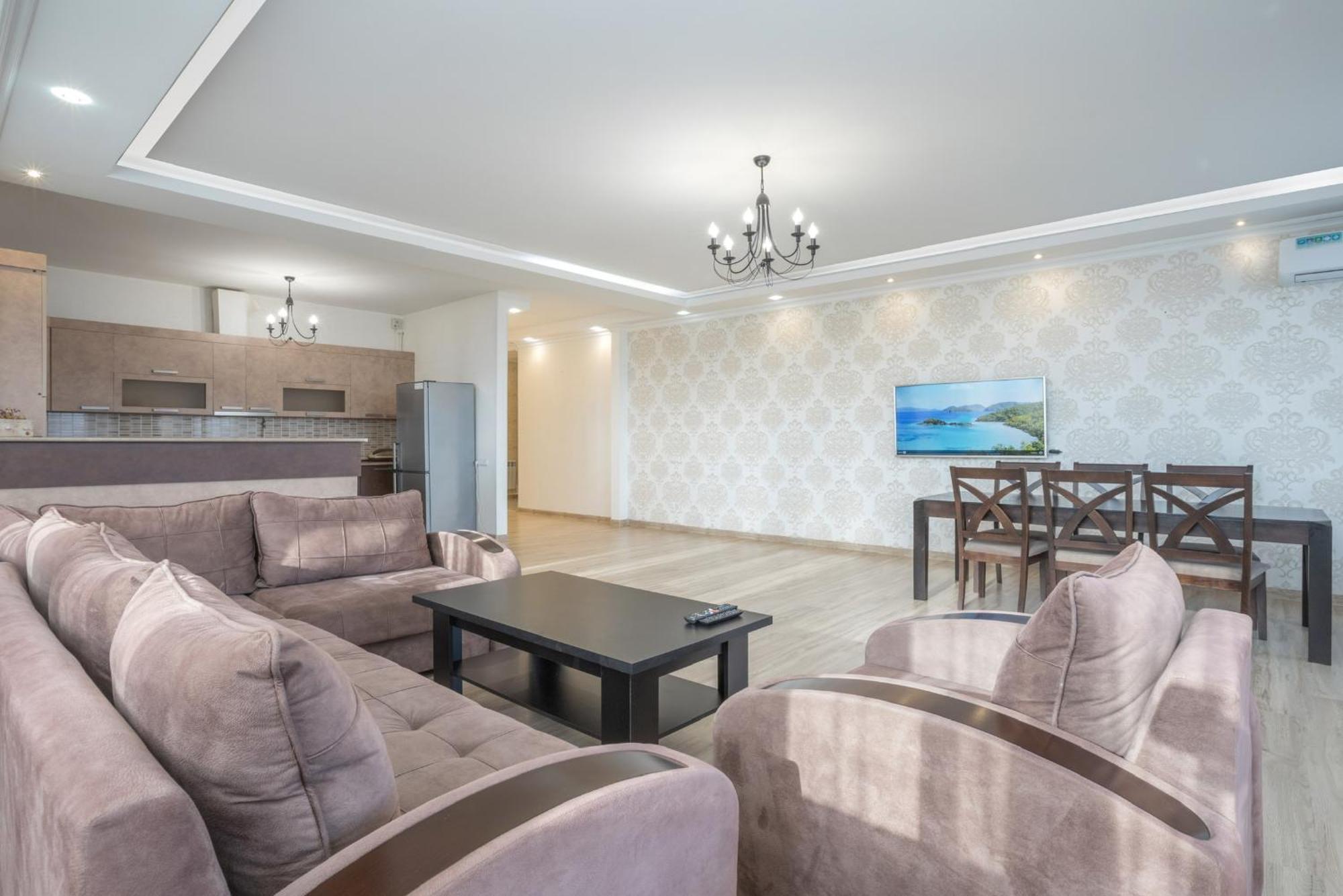 2 Bedrooms 2 Bathrooms Large And Lux Apartment Best Location Erivan Exterior foto